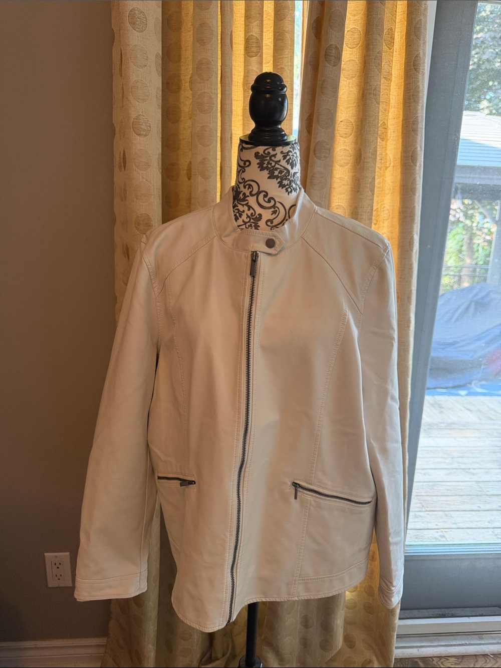 Reitmans Cream Zip-Front  Jacket